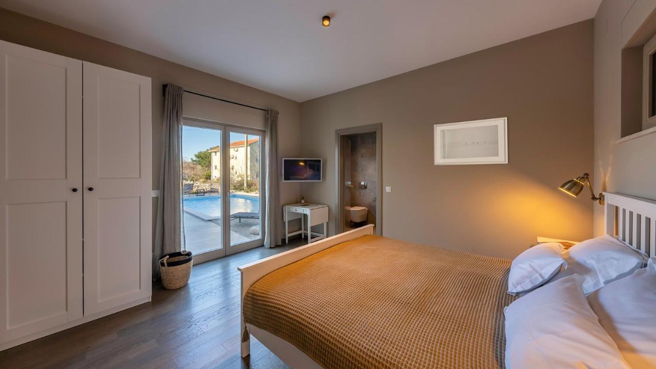 Villa & Jardin - Luxury Villa With Swimming Pool Vrh  Екстериор снимка