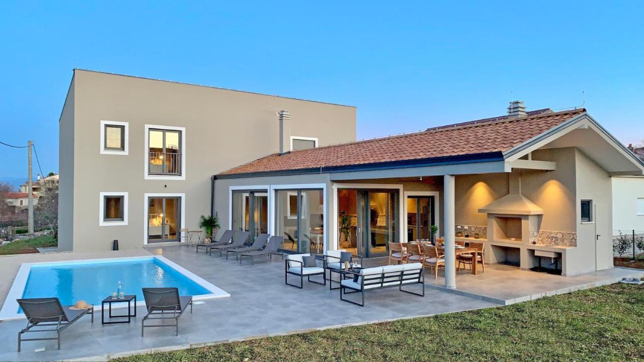 Villa & Jardin - Luxury Villa With Swimming Pool Vrh  Екстериор снимка